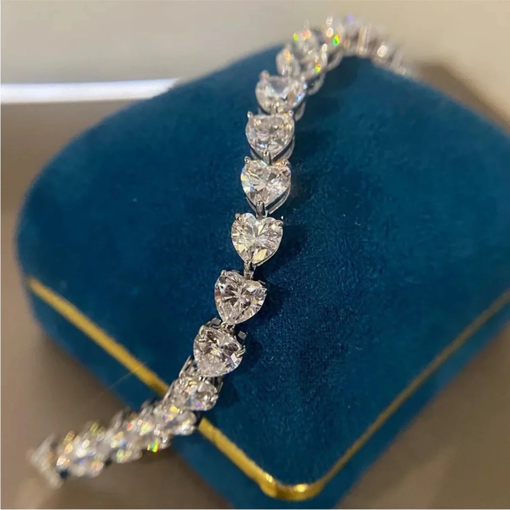 18k 30ct Heart Tennis Bracelet - Picture 12 of 17